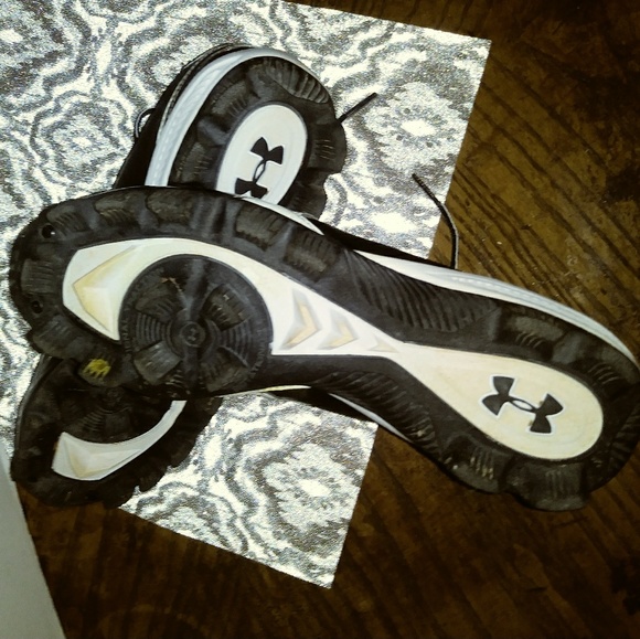 Under Armour Cleats - Picture 6 of 8